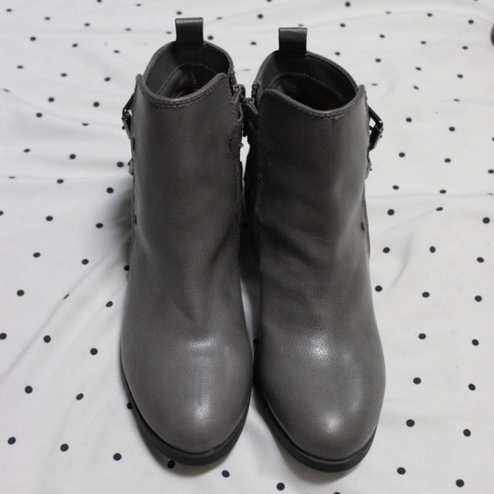 GRAY ANKLE BOOTIES
